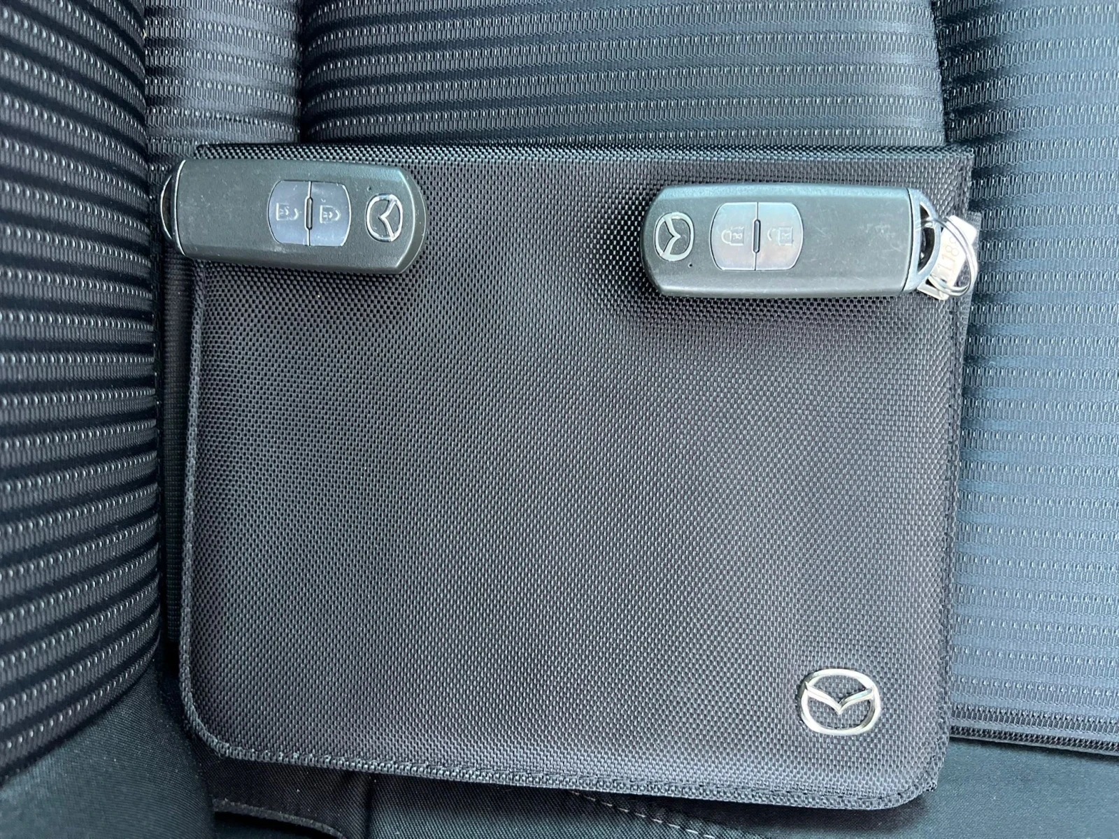 Mazda 3 1.5D SKY ACTIVE AUTOMATIK NAVI KEY LESS EVRO 6B , снимка 16 - Автомобили и джипове - 55826163