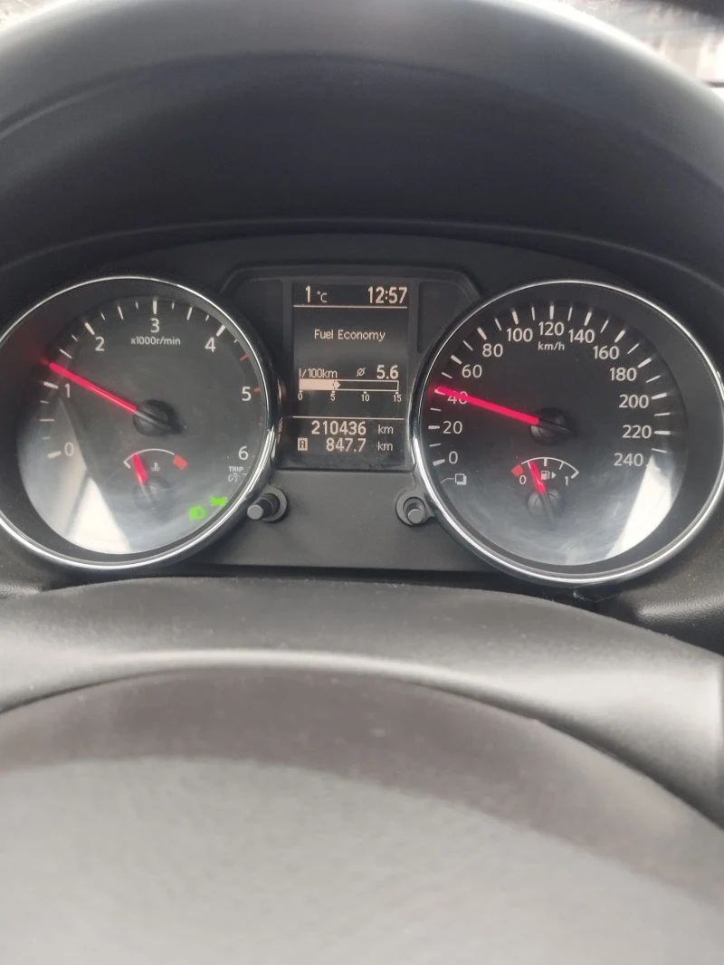 Nissan Qashqai 1.5 DCI , снимка 16 - Автомобили и джипове - 48305184