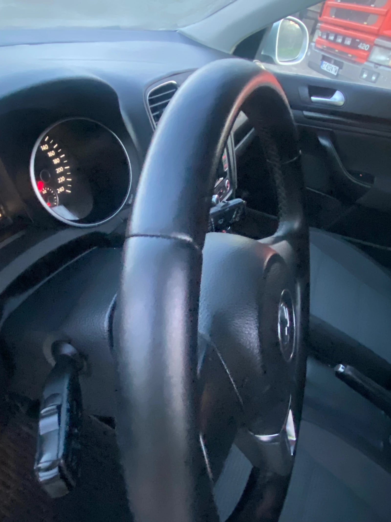 VW Golf 1.6 105к.с, снимка 9 - Автомобили и джипове - 53343460