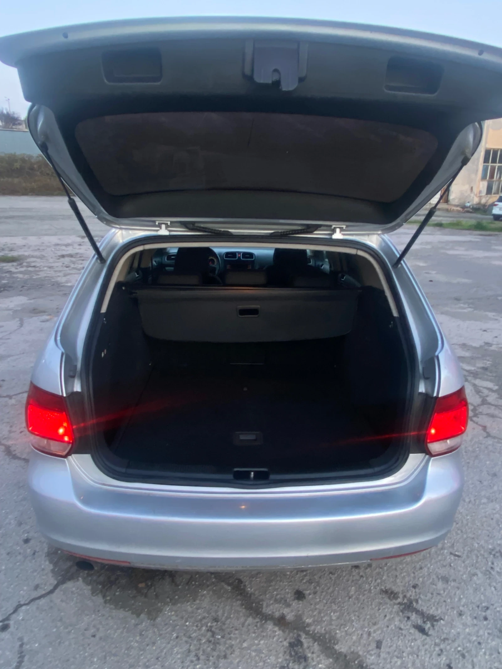 VW Golf 1.6 105к.с, снимка 12 - Автомобили и джипове - 53343460