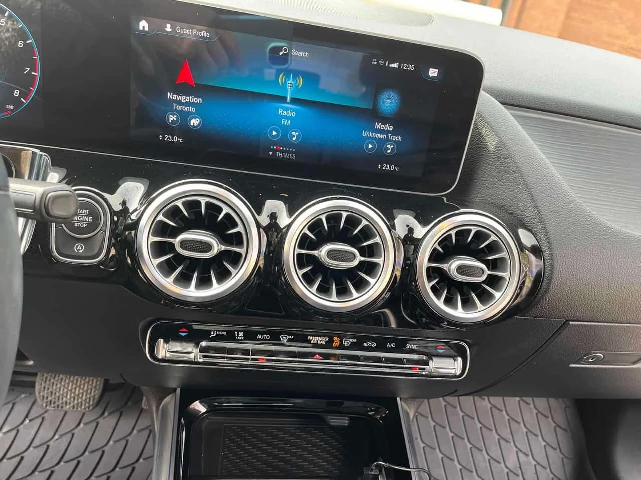 Mercedes-Benz GLA 250 * ПАНО * CARFAX * ПОДГРЕВИ * KEYLESS, снимка 15 - Автомобили и джипове - 54092843