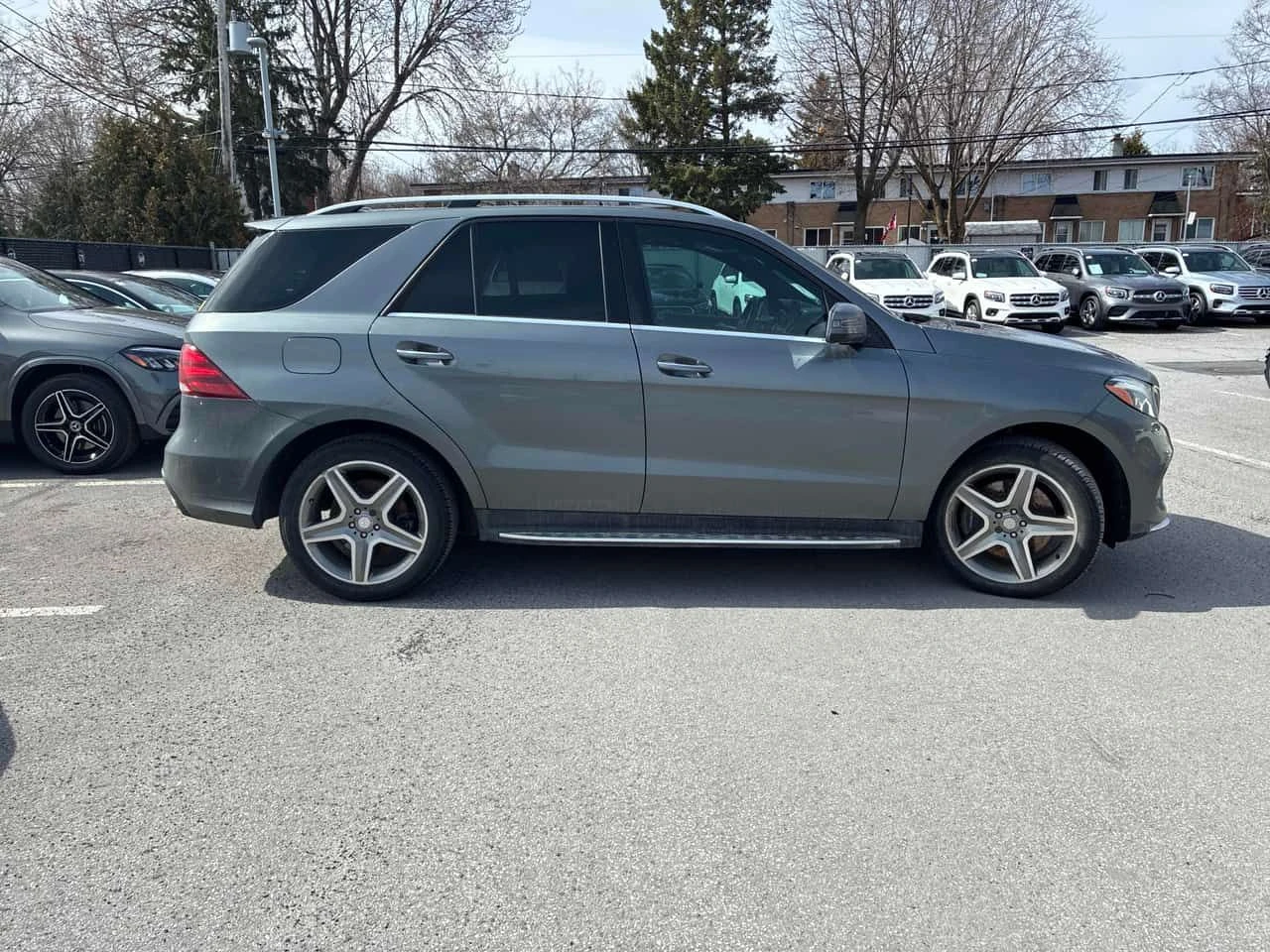 Mercedes-Benz GLE 400 /ПАНОРАМА/ПОДГРЕВИ/360 КАМЕРИ/ВТОРИ ГУМИ, снимка 4 - Автомобили и джипове - 54127990