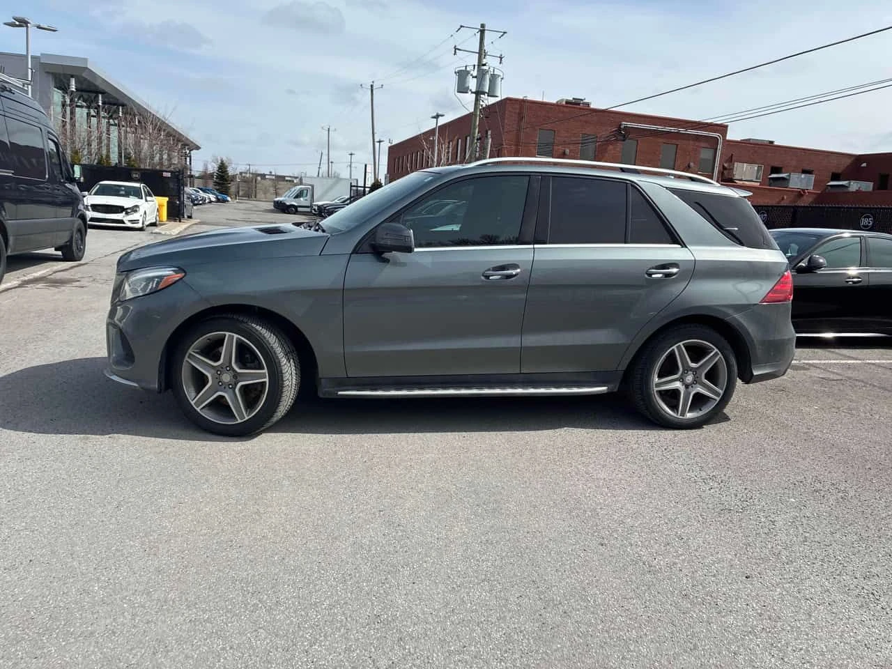 Mercedes-Benz GLE 400 /ПАНОРАМА/ПОДГРЕВИ/360 КАМЕРИ/ВТОРИ ГУМИ, снимка 3 - Автомобили и джипове - 54127990