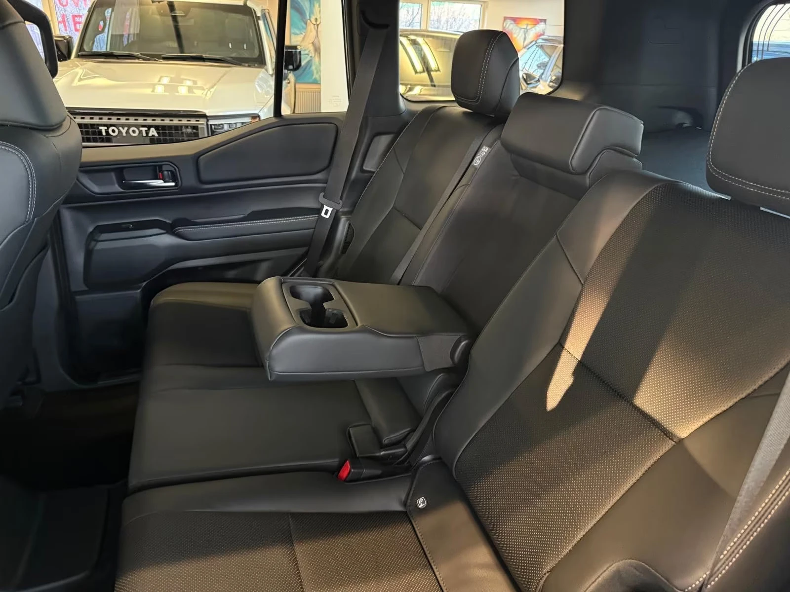 Toyota Land cruiser НОВ!/LC250/205HP/EXECUTIVE/360/NAVI/LED/KLESS/202q, снимка 15 - Автомобили и джипове - 54290163