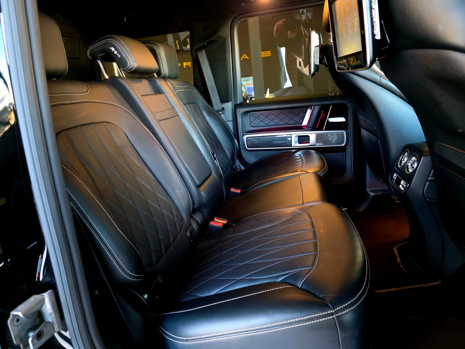 Mercedes-Benz G 400 D* Stronger Than Time EDT* AMG* Масаж* Full* Лизи, снимка 15 - Автомобили и джипове - 54596903