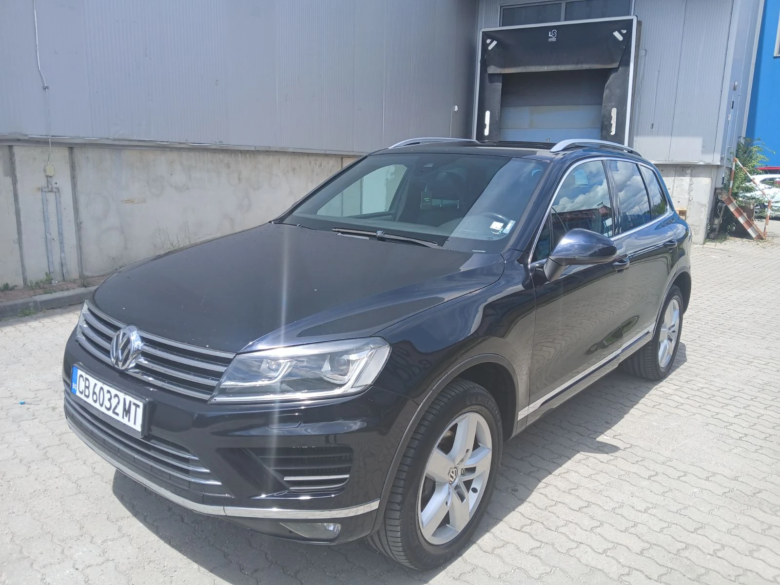 VW Touareg V6 3.0TDI* КОЖА* ПОДГРЕВ* , снимка 2 - Автомобили и джипове - 55347982