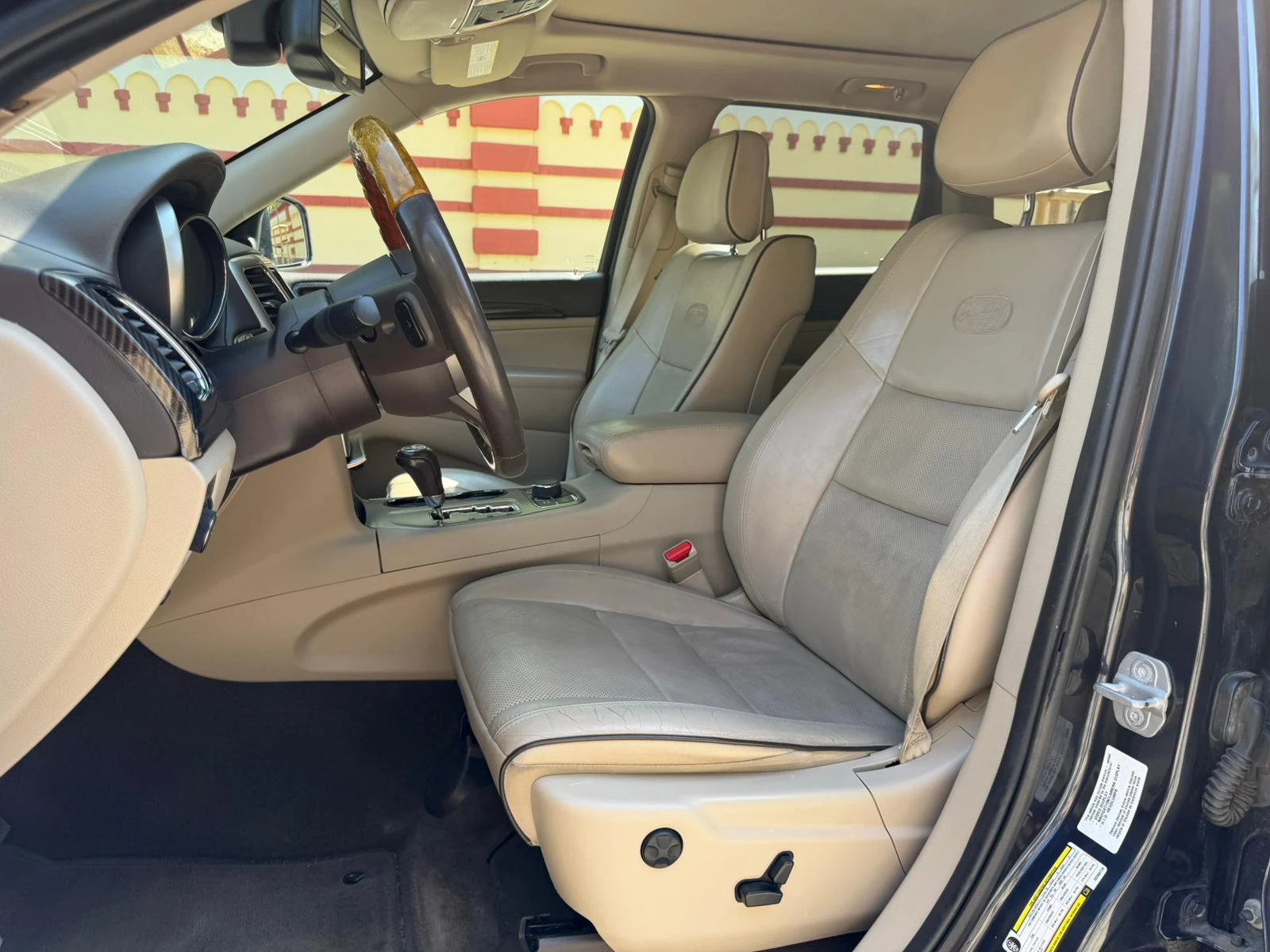Jeep Grand cherokee 5.7 Overland, снимка 9 - Автомобили и джипове - 55847239