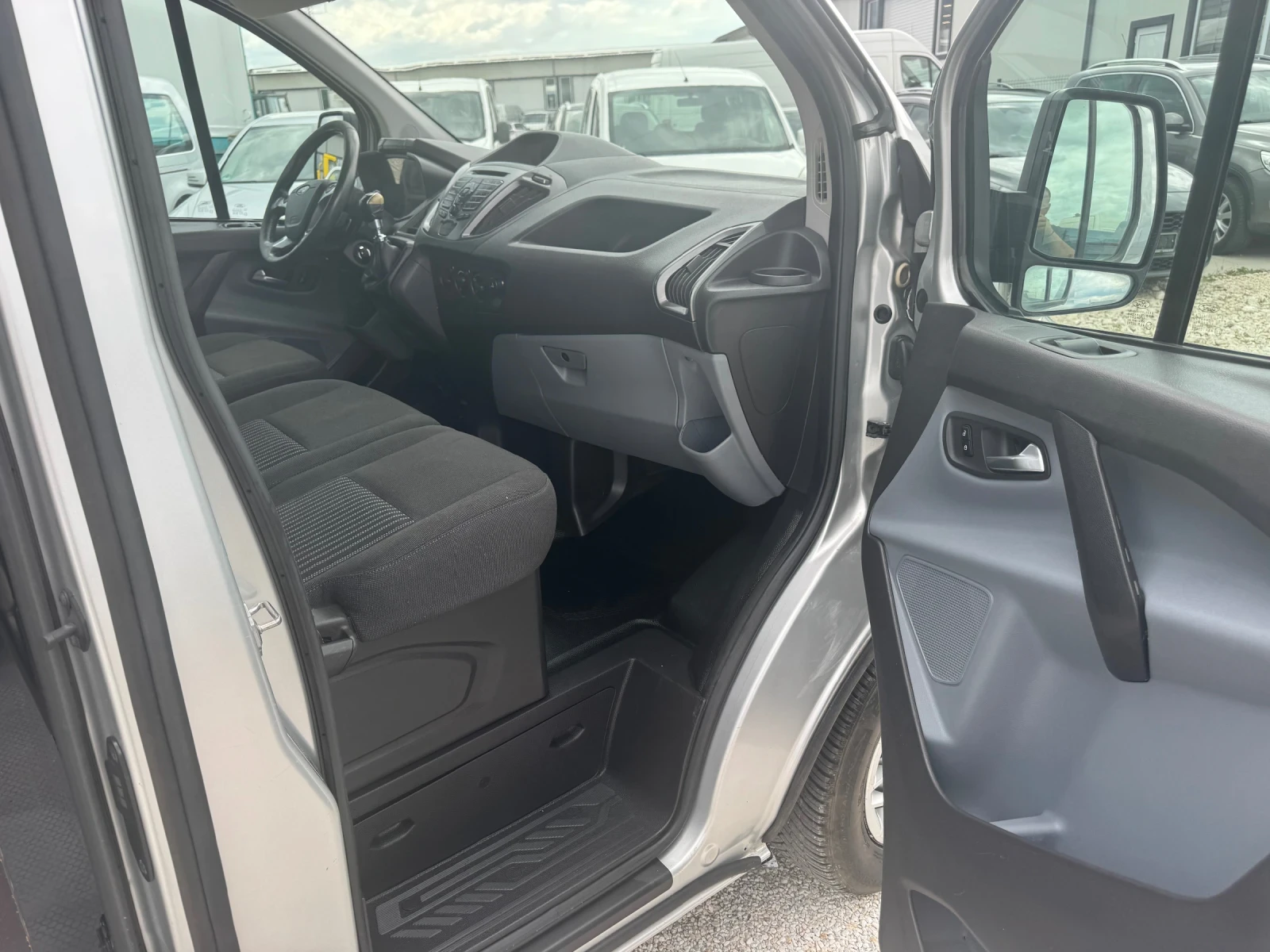 Ford Transit Custom, снимка 8 - Бусове и автобуси - 54737156