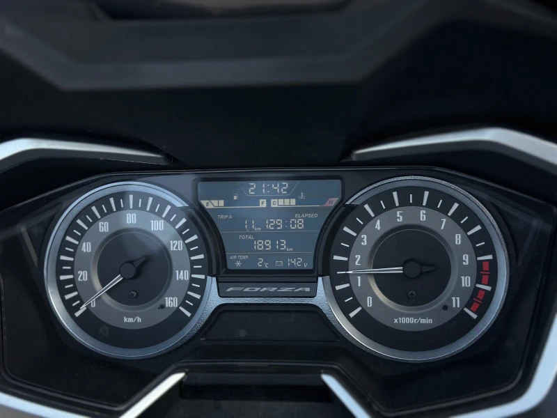 Honda Forza 300i -ABS-TRACTION-KEYLESS, снимка 12 - Мотоциклети и мототехника - 53155971