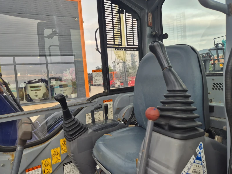 Багер Komatsu PC30UU / КАБИНА / ПАРНО / НОВИ ВЕРИГИ, снимка 9 - Индустриална техника - 52043400