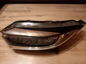 Продавам оригинален ляв фар