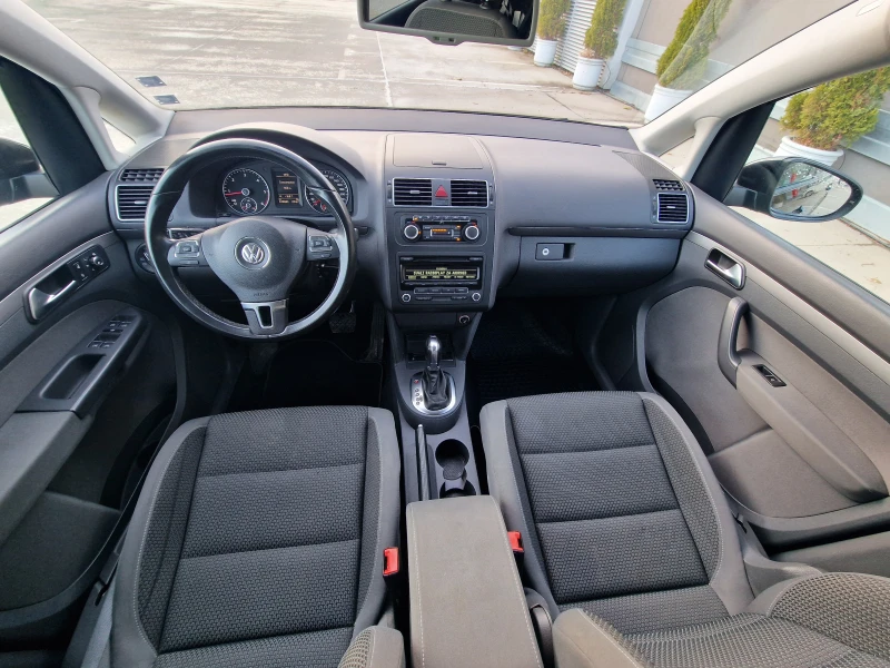 VW Touran 1.6 TDI, снимка 11 - Автомобили и джипове - 48091954