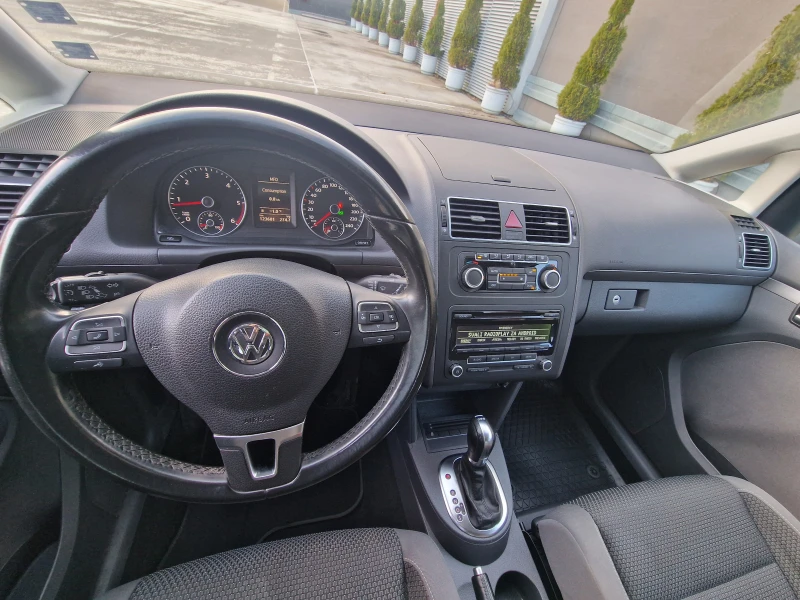 VW Touran 1.6 TDI, снимка 12 - Автомобили и джипове - 48091954