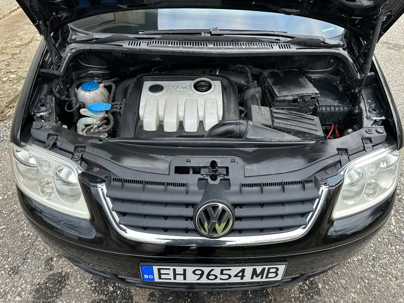 VW Touran, снимка 4 - Автомобили и джипове - 48699261