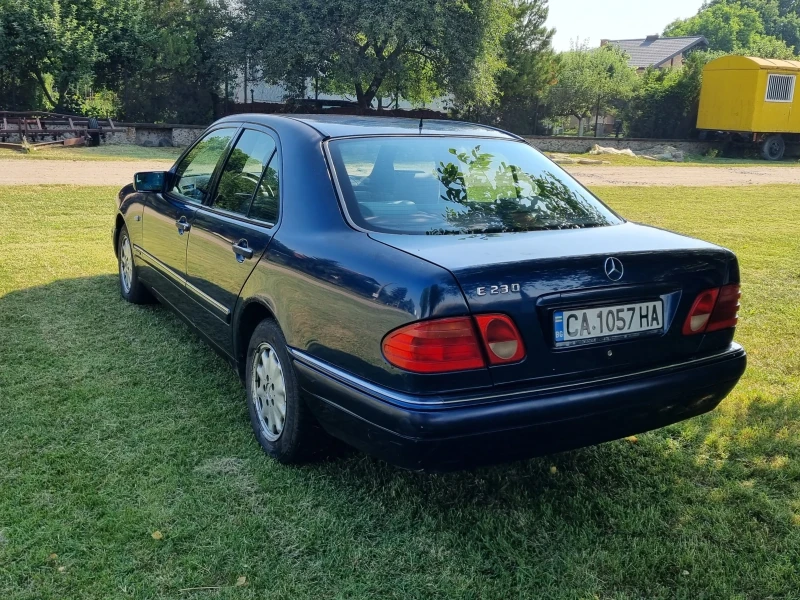 Mercedes-Benz E 230, снимка 2 - Автомобили и джипове - 50817941
