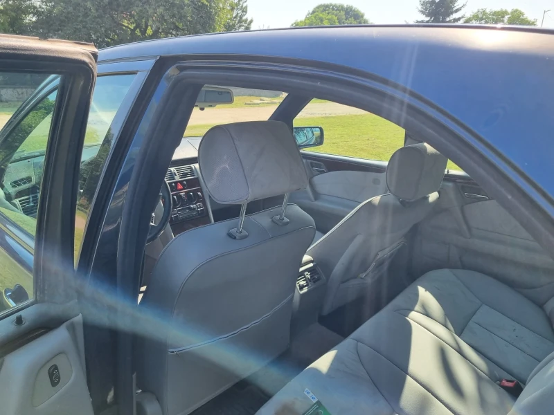 Mercedes-Benz E 230, снимка 10 - Автомобили и джипове - 50817941