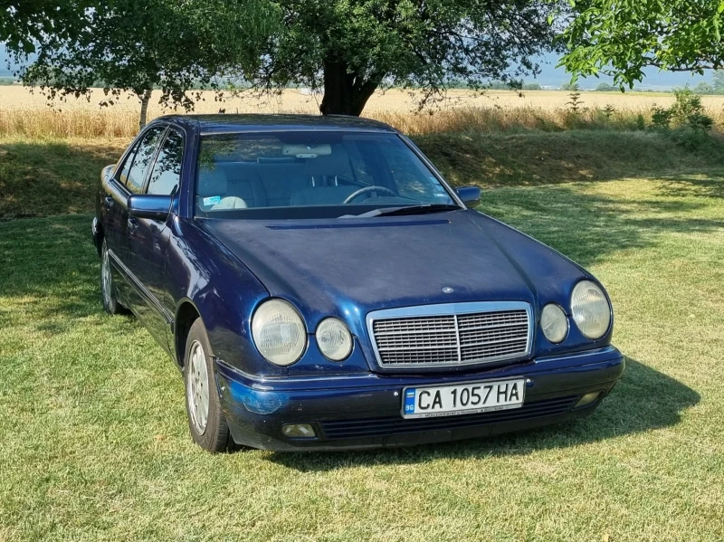 Mercedes-Benz E 230, снимка 4 - Автомобили и джипове - 50817941