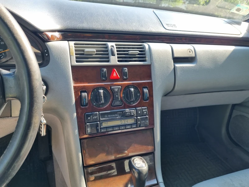 Mercedes-Benz E 230, снимка 8 - Автомобили и джипове - 50817941