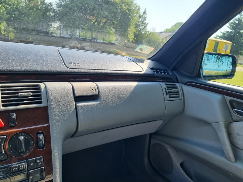 Mercedes-Benz E 230, снимка 9 - Автомобили и джипове - 50817941