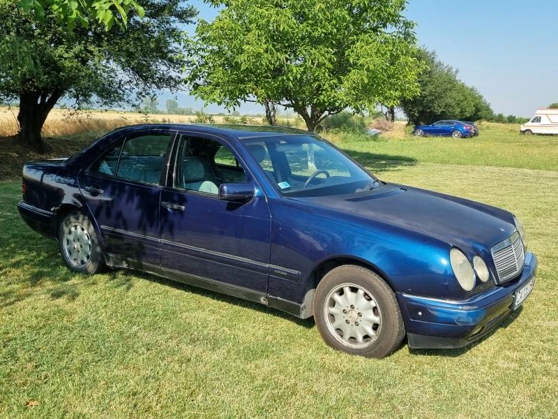 Mercedes-Benz E 230, снимка 5 - Автомобили и джипове - 50817941