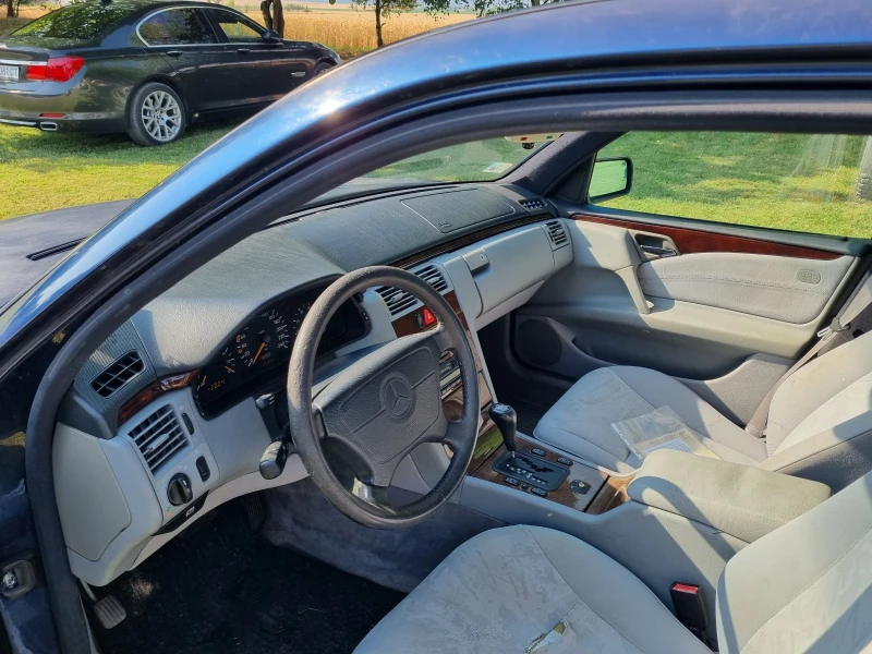 Mercedes-Benz E 230, снимка 14 - Автомобили и джипове - 50817941