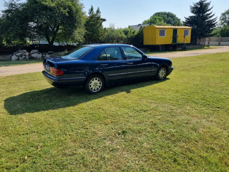 Mercedes-Benz E 230, снимка 6 - Автомобили и джипове - 50817941