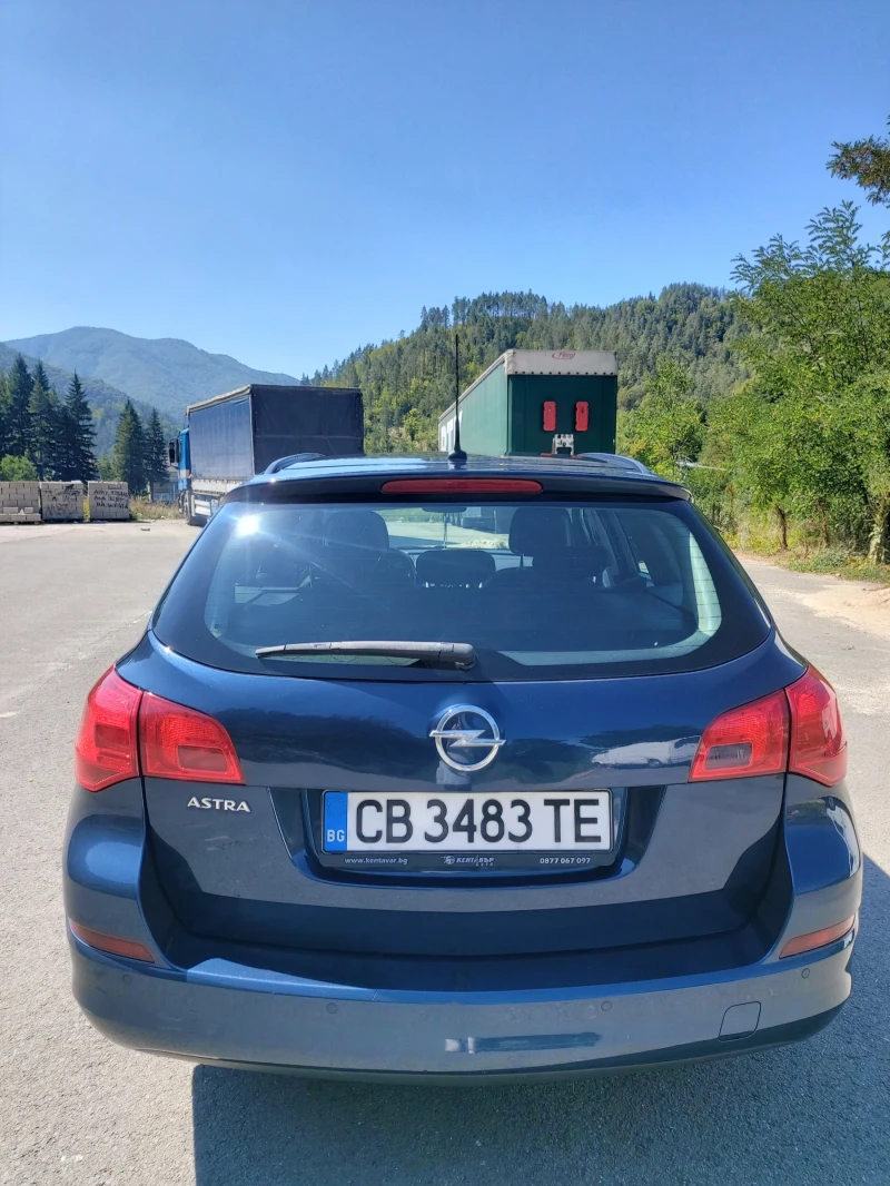Opel Astra J 1.6, снимка 4 - Автомобили и джипове - 51370936