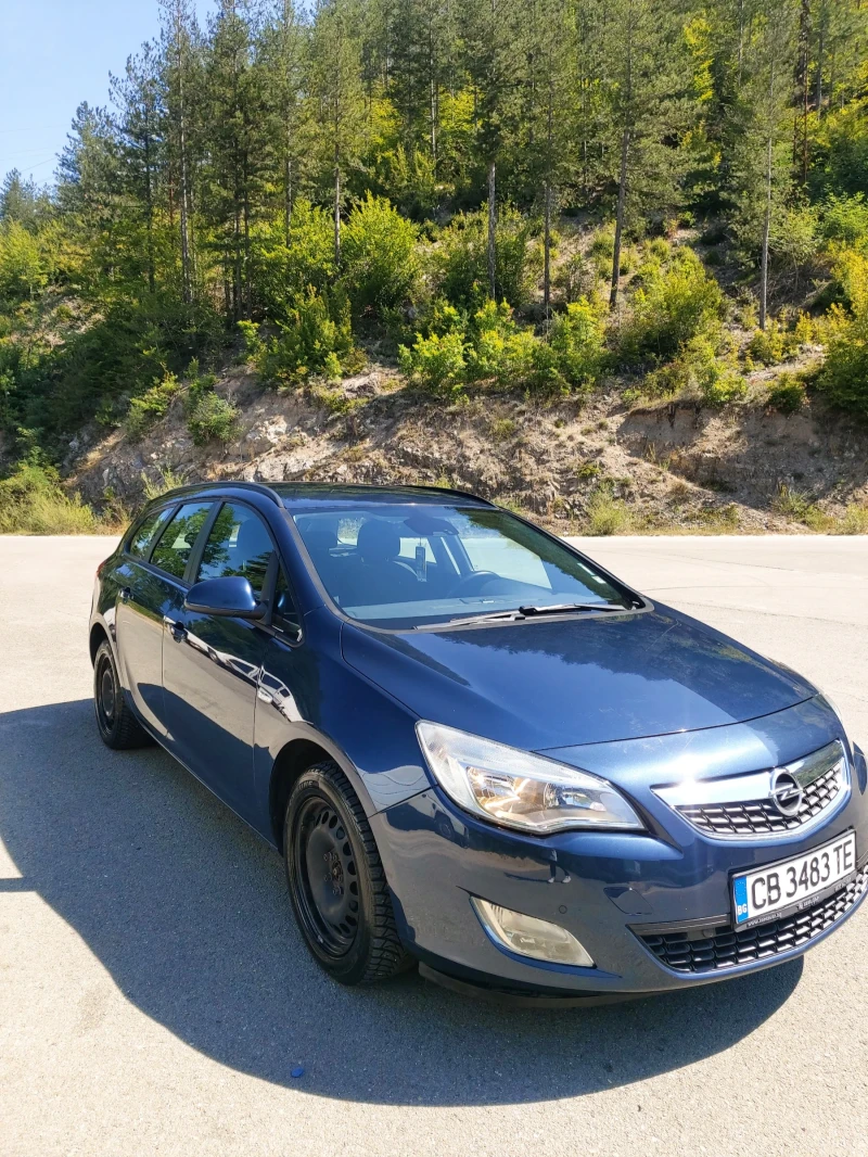 Opel Astra J 1.6, снимка 2 - Автомобили и джипове - 51370936