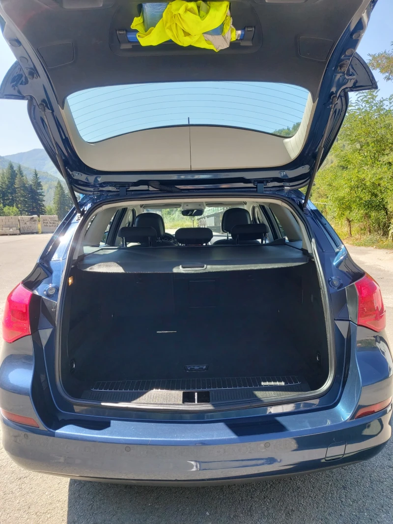 Opel Astra J 1.6, снимка 5 - Автомобили и джипове - 51370936