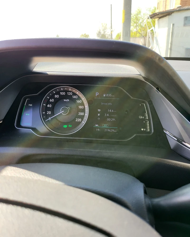 Hyundai Ioniq 1.6GDi Hybrid, снимка 13 - Автомобили и джипове - 52540101