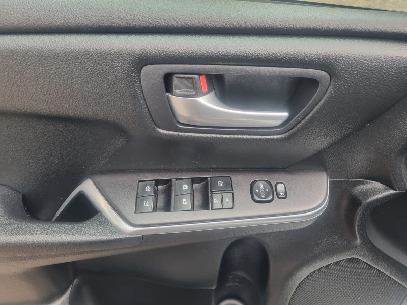 Toyota Camry 2.5 SE, снимка 12 - Автомобили и джипове - 52550699