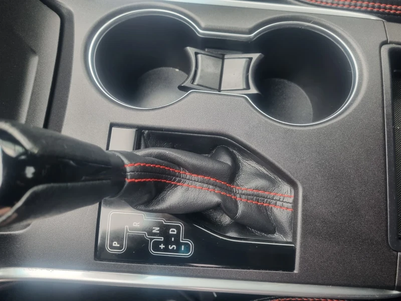 Toyota Camry 2.5 SE, снимка 11 - Автомобили и джипове - 52550699