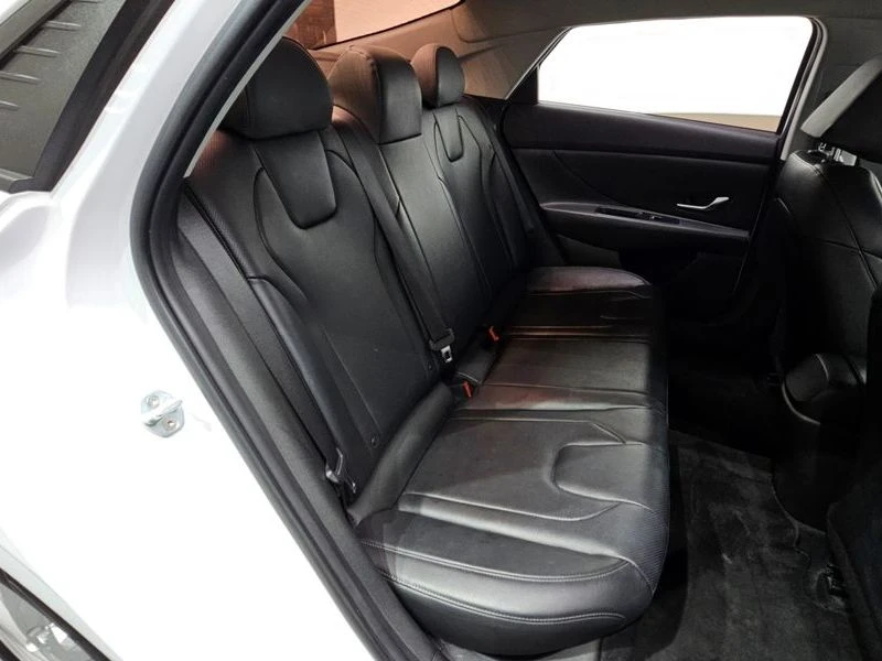 Hyundai Elantra 1.6 Automatic, снимка 11 - Автомобили и джипове - 55743506