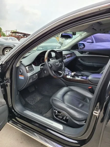 Audi A8 4.2 TFSI Quattro - САМО 30% АВАНС, снимка 8 - Автомобили и джипове - 56219517