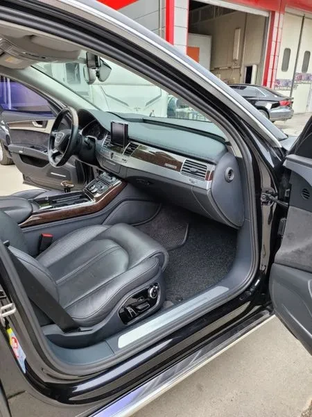 Audi A8 4.2 TFSI Quattro - САМО 30% АВАНС, снимка 10 - Автомобили и джипове - 56219517