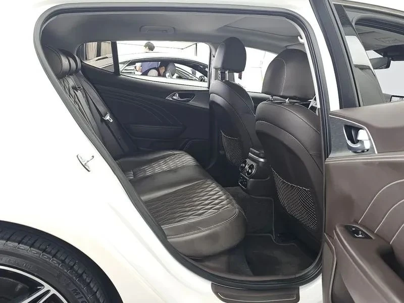 Kia Stinger, снимка 12 - Автомобили и джипове - 56727629
