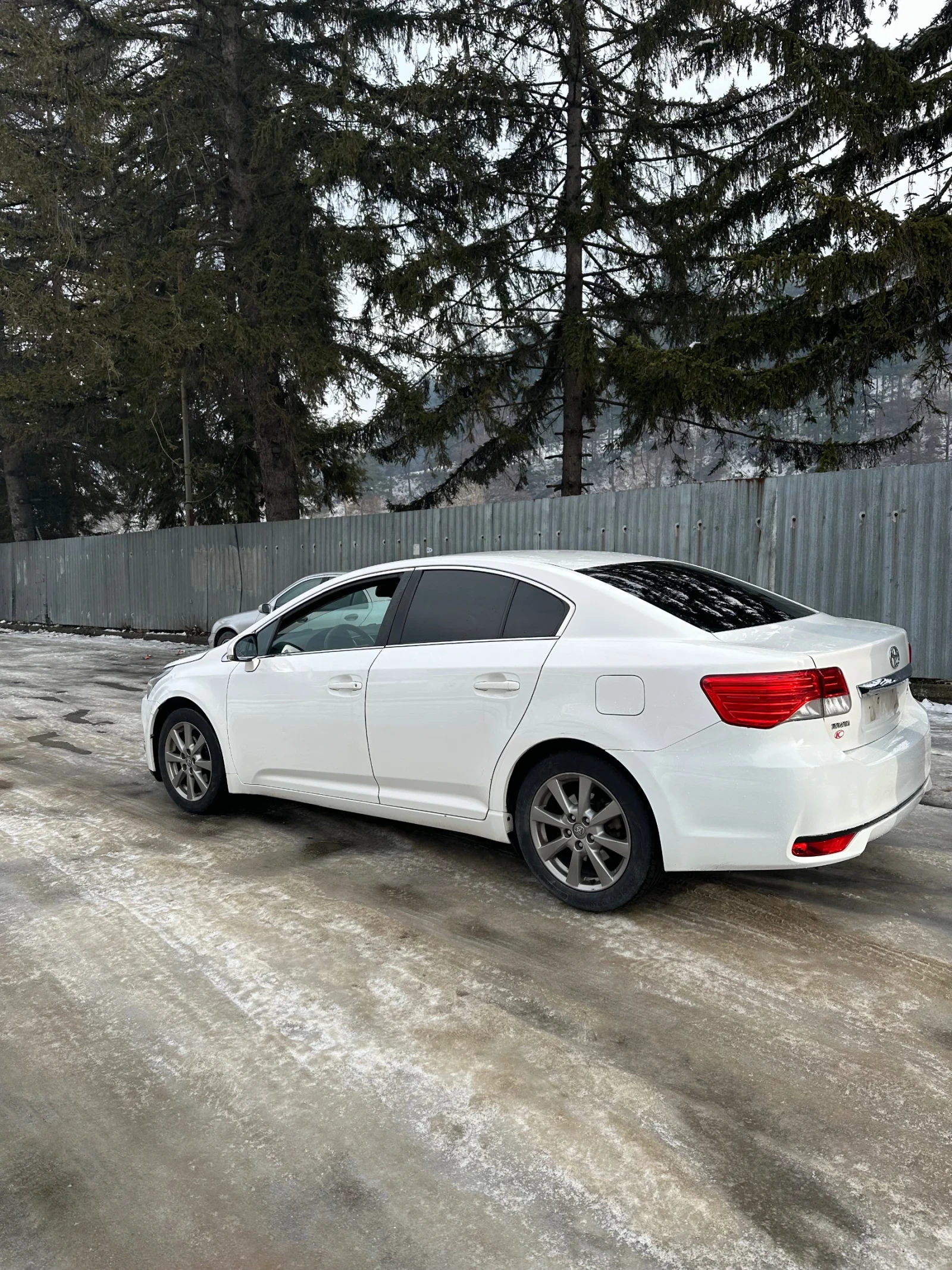 Toyota Avensis  - изображение 3