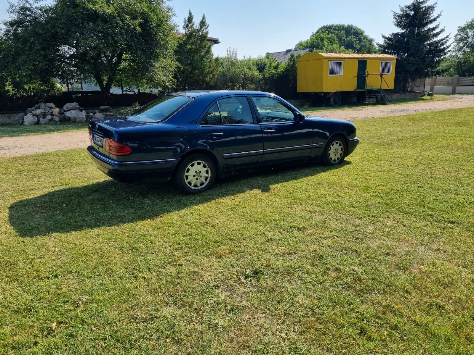Mercedes-Benz E 230  - изображение 6