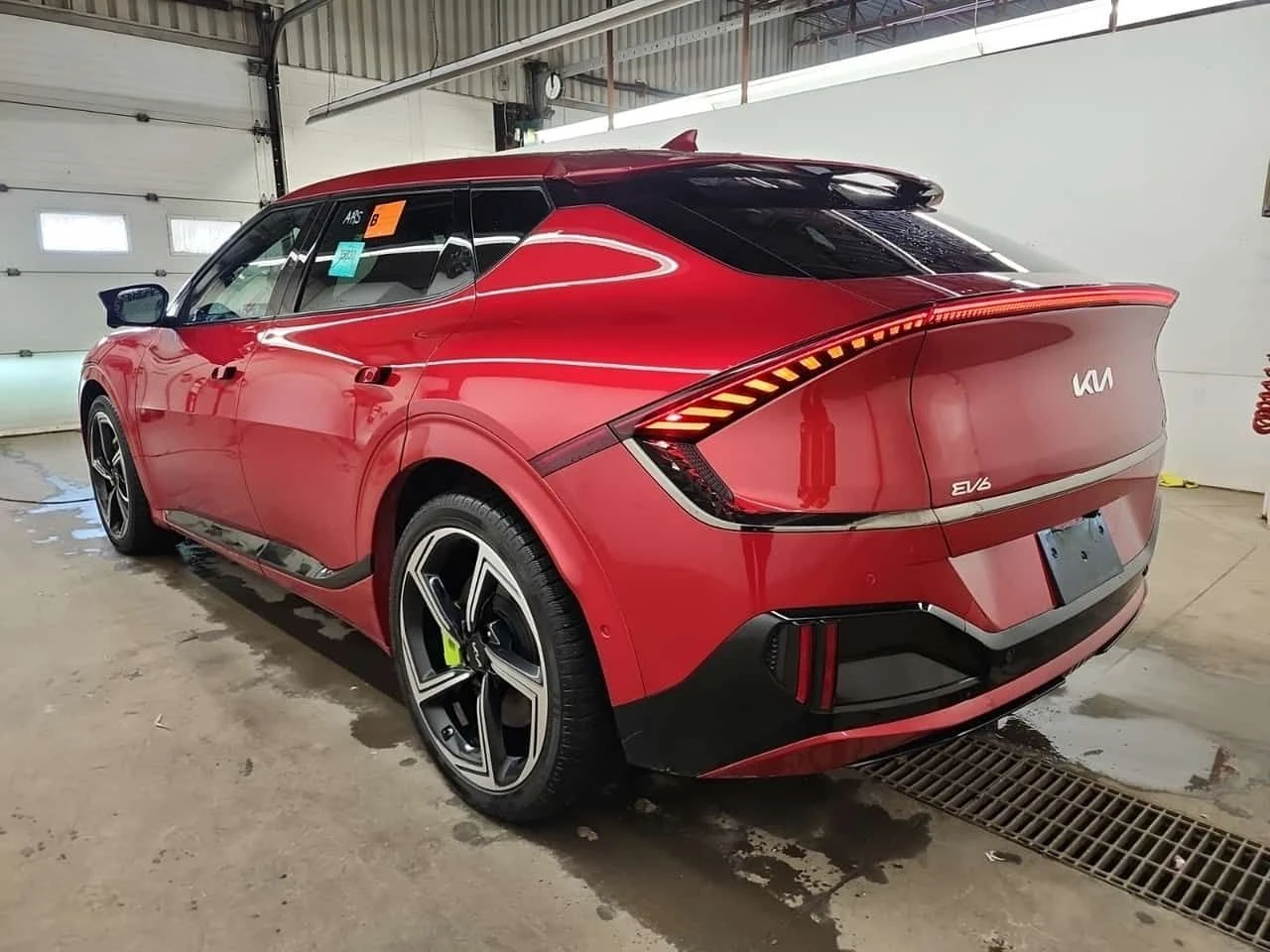 Kia EV6 GT  CARFAX - изображение 4