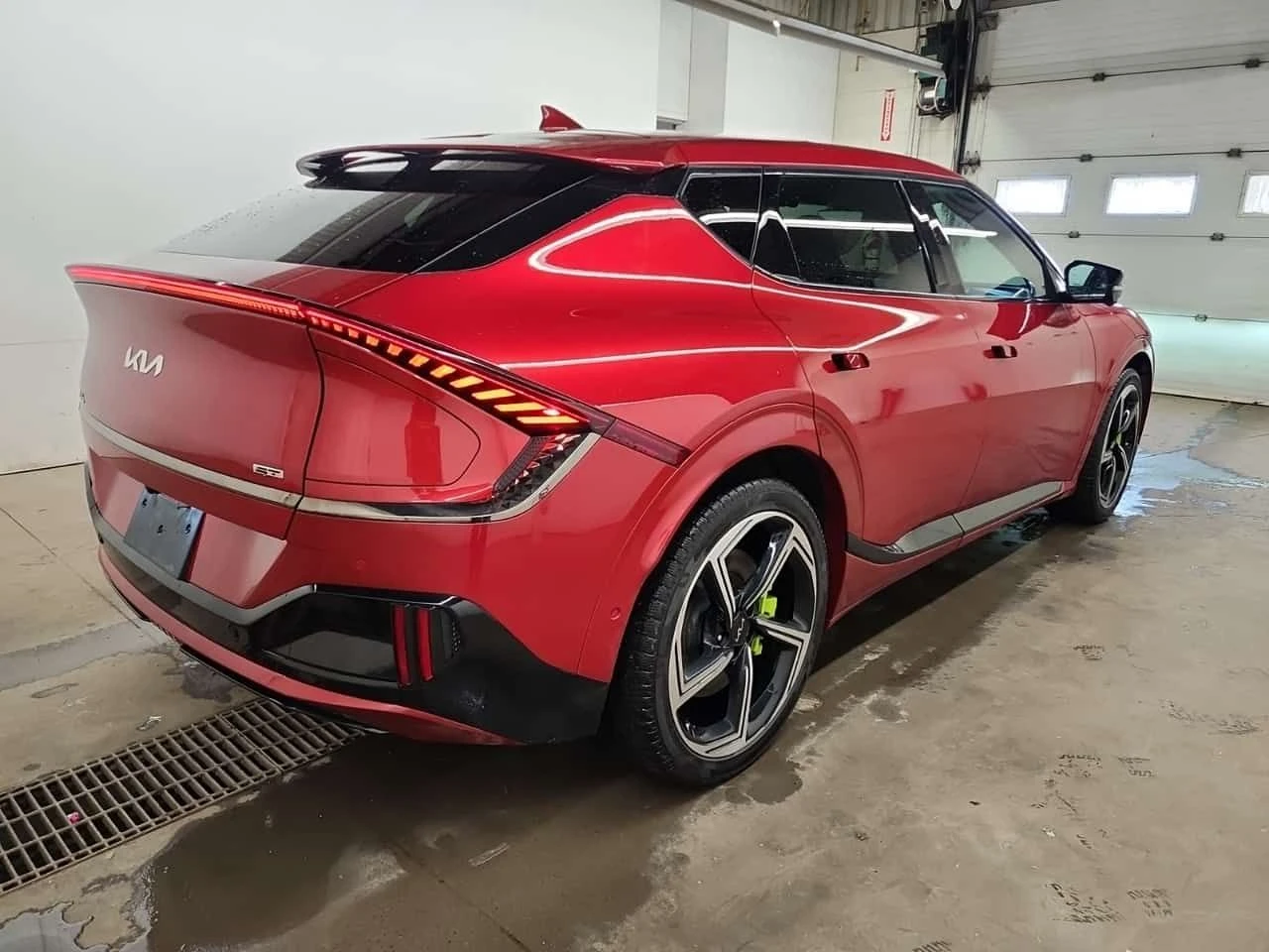 Kia EV6 GT  CARFAX - изображение 3