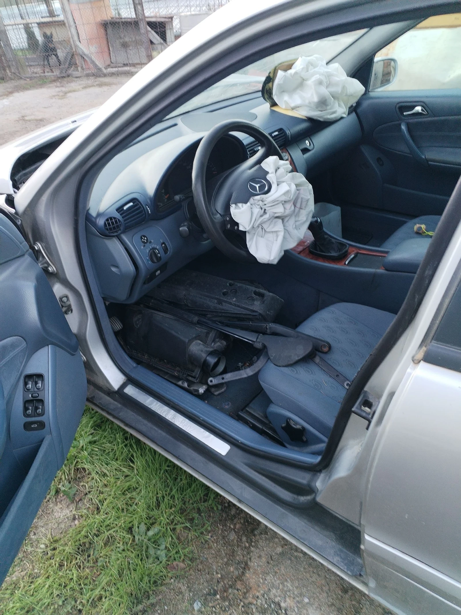 Mercedes-Benz C 220, снимка 2 - Автомобили и джипове - 54142832