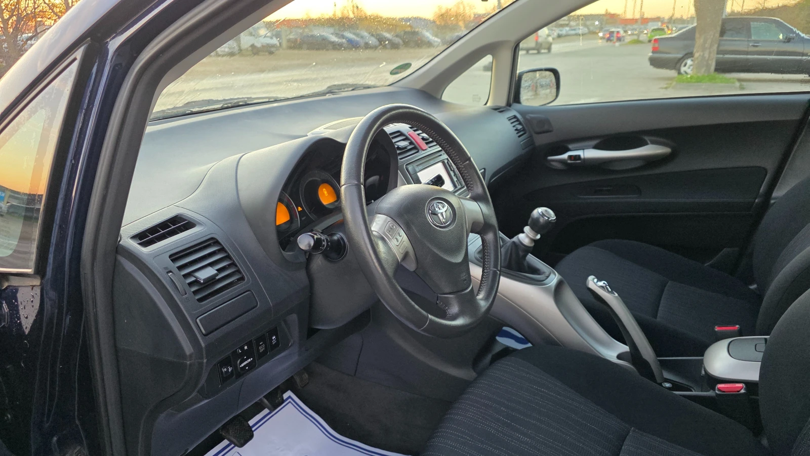 Toyota Auris УНИКАТ, снимка 7 - Автомобили и джипове - 53851953