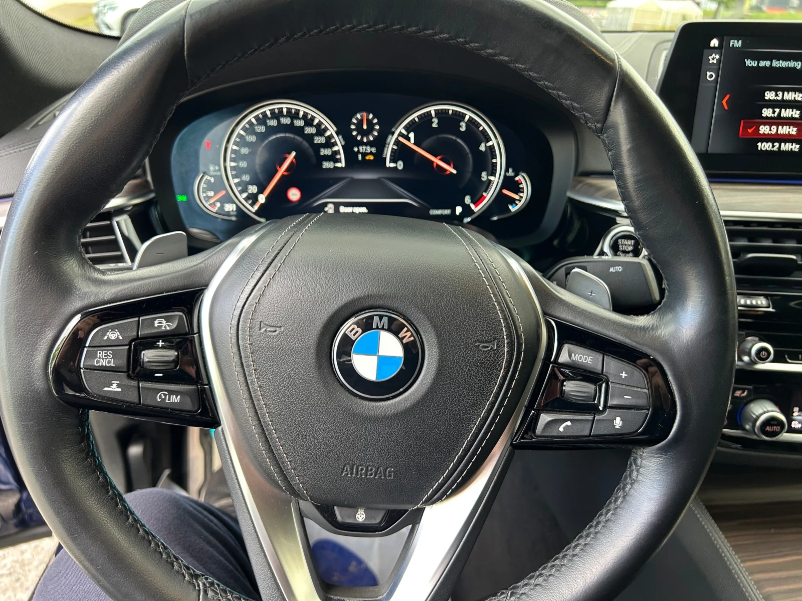 BMW 520 X Drive , снимка 17 - Автомобили и джипове - 54597858