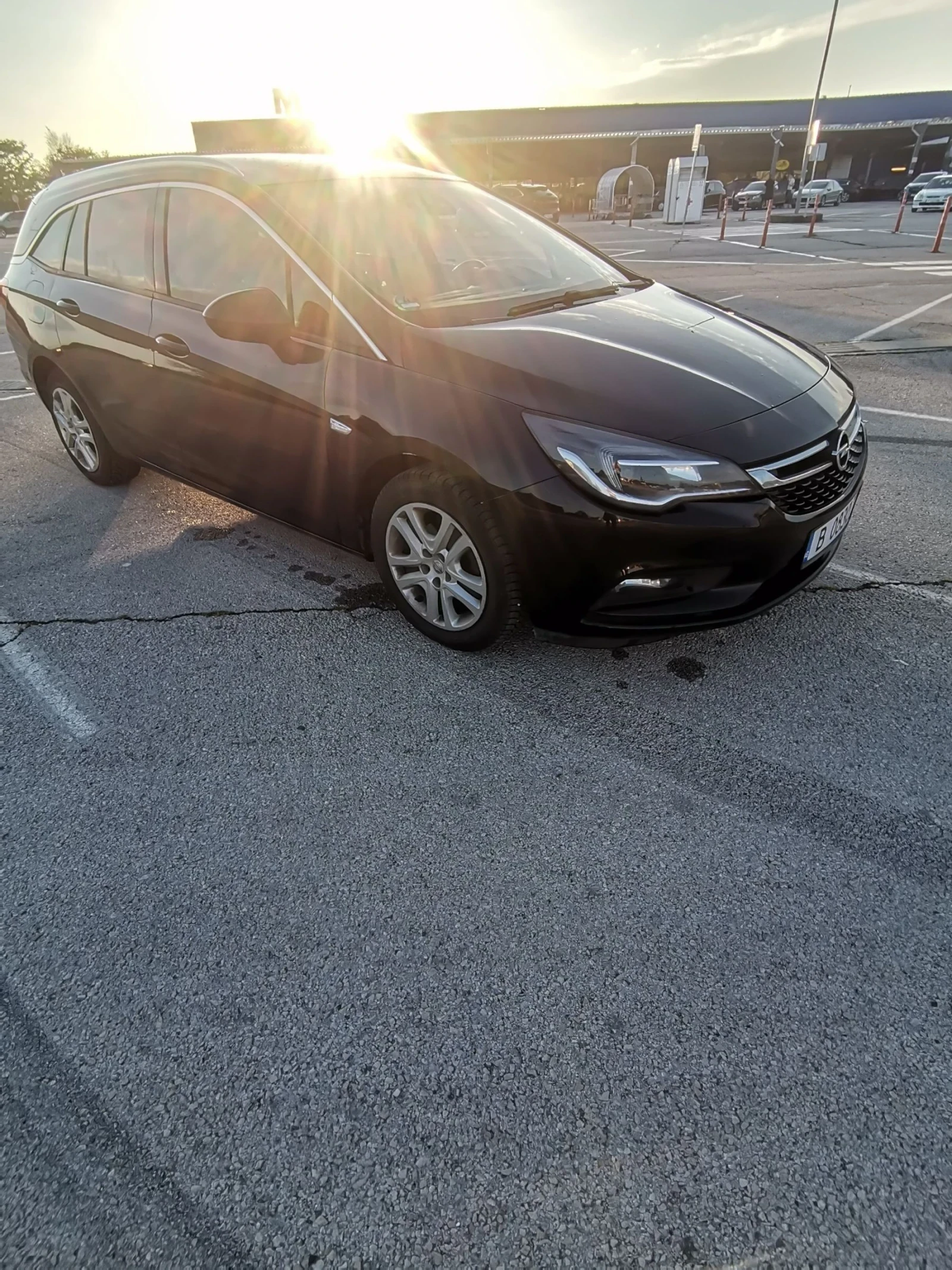 Opel Astra 1.6 CDTI, снимка 6 - Автомобили и джипове - 54811927