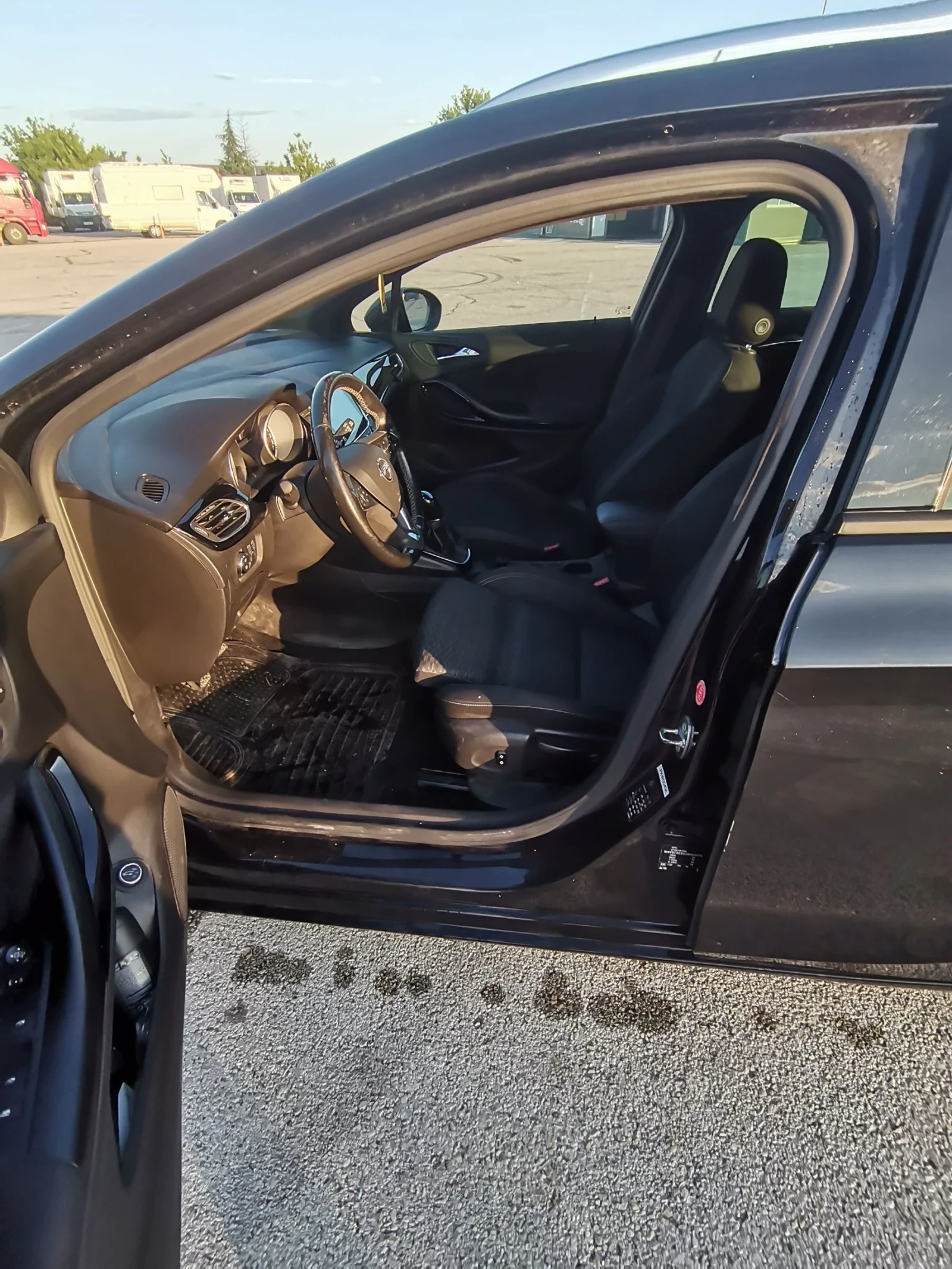 Opel Astra 1.6 CDTI, снимка 11 - Автомобили и джипове - 54811927