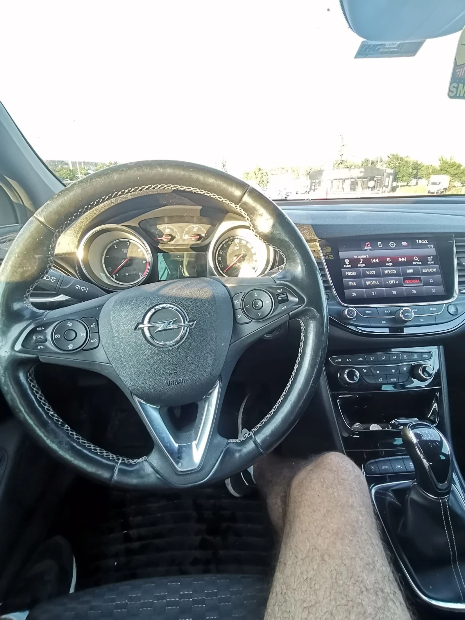 Opel Astra 1.6 CDTI, снимка 14 - Автомобили и джипове - 54811927