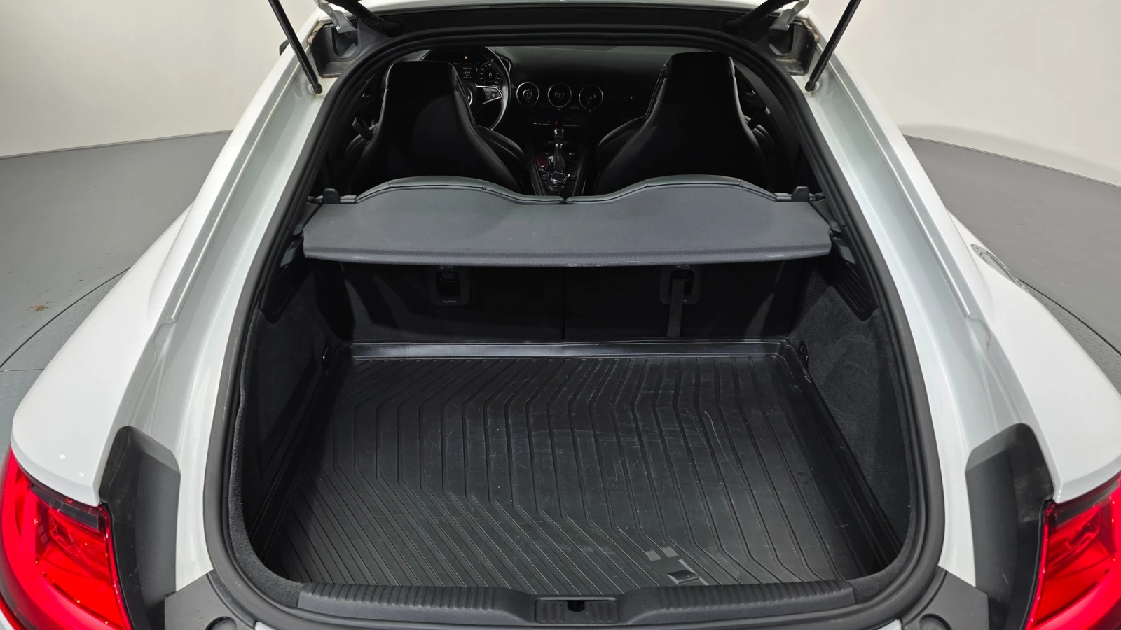Audi Tt 2.0 45TFSI, снимка 16 - Автомобили и джипове - 55129441