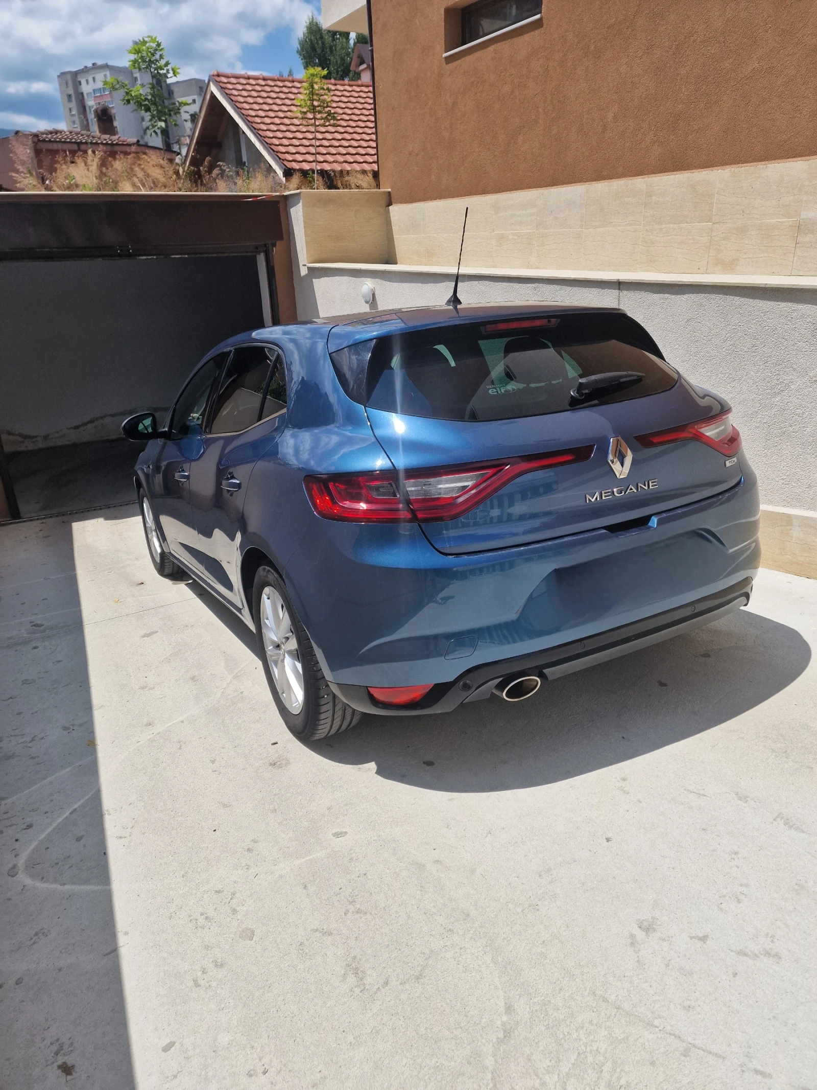 Renault Megane Intens, снимка 5 - Автомобили и джипове - 55185933