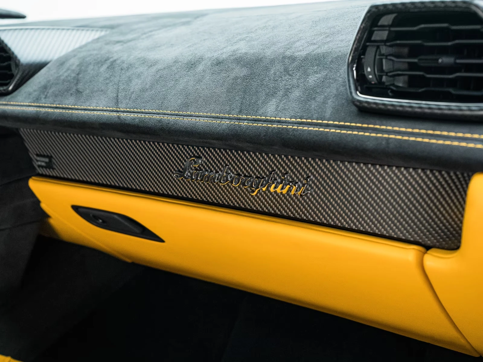 Lamborghini Huracan TECNICA/ FACELIFT/ SENSONUM/ CERAMIC/ CARBON/ LIFT, снимка 16 - Автомобили и джипове - 55445075