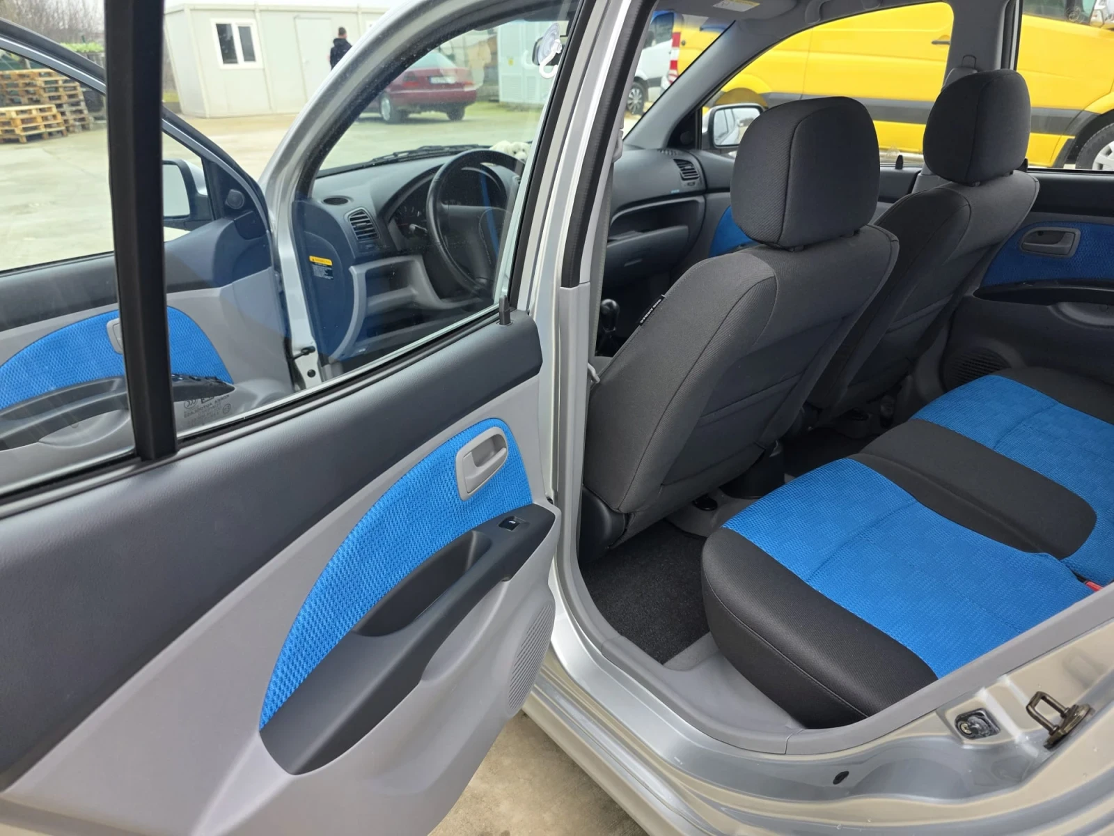 Kia Picanto, снимка 10 - Автомобили и джипове - 55854154